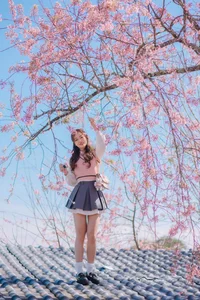 Sweet Spring Moments: Preppy Style Under Cherry Blossoms-17