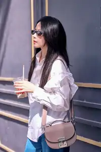 Midu's Ageless Charm: White Shirt Style Makes Her Look Like a Schoolgirl at 35-8