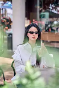 Midu's Ageless Charm: White Shirt Style Makes Her Look Like a Schoolgirl at 35-3