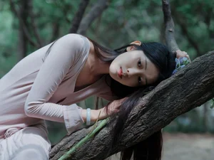 Ethereal Forest Muse: Yu Qing Feng’s Soft Aesthetic-12