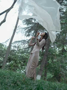 Ethereal Forest Muse: Yu Qing Feng’s Soft Aesthetic-5