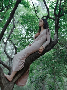 Ethereal Forest Muse: Yu Qing Feng’s Soft Aesthetic-19