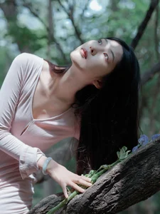 Ethereal Forest Muse: Yu Qing Feng’s Soft Aesthetic-8