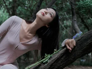Ethereal Forest Muse: Yu Qing Feng’s Soft Aesthetic-17