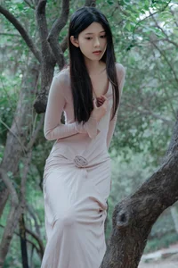 Ethereal Forest Muse: Yu Qing Feng’s Soft Aesthetic-3