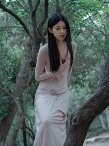 Ethereal Forest Muse: Yu Qing Feng’s Soft Aesthetic-6