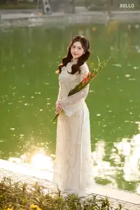 Graceful Ao Dai Vietnamese Beauty Shines Brightly By Serene Lake A Timeless Portrait-1
