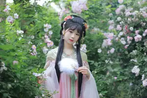 YiTuYu Vol.8641: The Classic Beauty of Zhou Zhou AY Amidst a Dreamy Rose Garden-14