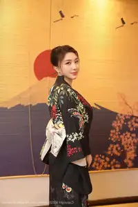 Su Yi Nuo No.10627: Captivating Traditional Grace in a Seductive Black Kimono-14