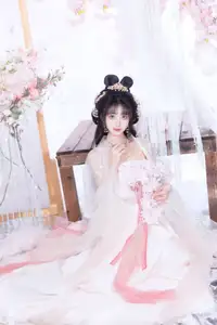 YiTuYu Vol.8628: Enchanting Ethereal Beauty of Qi Luo Sheng De Xiao Su Su in Traditional Hanfu-19