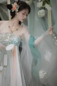 Ethereal Hanfu Beauty: Bao Zou Qi Qi in YiTuYu Vol.8607 Art Collection-7