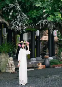 Elegant Vietnamese Beauty with Flowers-9