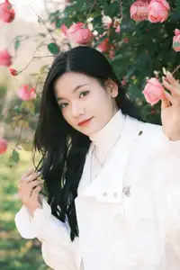 Elegant Beauty Amidst Blooming Cherry Blossoms | A Gentle Girl Evoking Fresh Spring Emotions-3