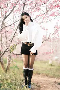 Elegant Beauty Amidst Blooming Cherry Blossoms | A Gentle Girl Evoking Fresh Spring Emotions-2