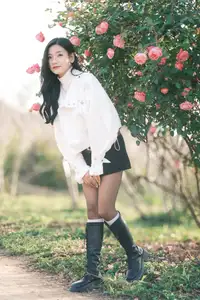 Elegant Beauty Amidst Blooming Cherry Blossoms | A Gentle Girl Evoking Fresh Spring Emotions-4