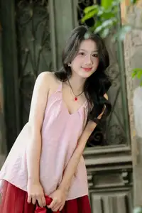 Graceful Vietnamese Beauty: Conical Hat Muse Shines in Ancient Setting-6