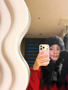 Jisoo (BLACKPINK) Shocks Fans With Stunning American Style Tan Skin And Smokey Makeup-6