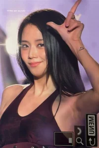 Jisoo (BLACKPINK) Shocks Fans With Stunning American Style Tan Skin And Smokey Makeup-5