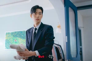K-Drama Our Universe Spoilers: Park Seo Ham’s Unexpected Visit Disrupts Roh Jeong Eui and Bae In Hyuk’s Secret Living Arrangement Tension-4