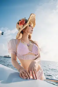 Coser Chunmomo's Enchanting Sunset Yacht Photoshoot - Part02-43