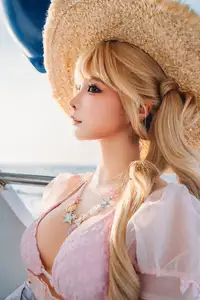 Coser Chunmomo's Enchanting Sunset Yacht Photoshoot - Part02-30