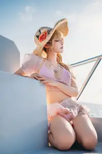 Coser Chunmomo's Enchanting Sunset Yacht Photoshoot - Part02-39