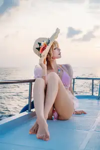 Coser Chunmomo's Enchanting Sunset Yacht Photoshoot - Part02-13