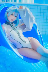 Captivating Cosplay: Coser Ely_eee ElyEE presents "Clear Blue Drift" – A mesmerizing blue fantasy-15