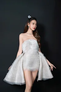 Effortless Minimalist Style: Miss Intercontinental Bao Ngoc Radiates Youthful Charm in Casual Student-Inspired Look-3