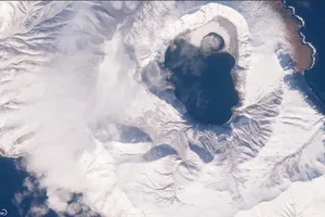 Dramatic Volcanic Eruption: How the 1831 Zavaritskii Event Changed Global Temperatures and Influenced Earth's Climate History-0