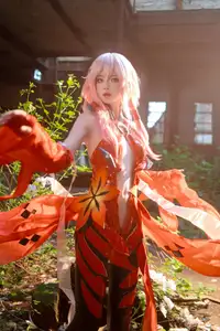 Coser Transforms into Inori Yuzuriha: A Captivating Guilty Crown Vision-2