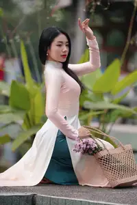 Captivating Grace: Vietnamese Girl in Traditional Ao Dai Beauty 1000025136-3