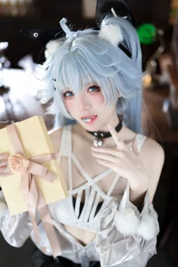 The Art of Healing: A Dreamy Florence 'Medical Heart' Cosplay Inspiration-4