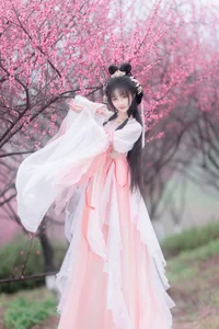 A Floral Dreamscape: YiTuYu Vol.8854 Qi Luo Sheng De Xiao Su Su in Hanfu-7