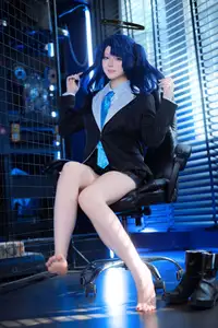 Coser Yu Yu Transforms into Blue Archive's Yuuka: Captivating Beauty in a Unique Photo Collection (45P)-17