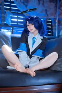 Coser Yu Yu Transforms into Blue Archive's Yuuka: Captivating Beauty in a Unique Photo Collection (45P)-6
