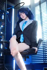 Coser Yu Yu Transforms into Blue Archive's Yuuka: Captivating Beauty in a Unique Photo Collection (45P)-18