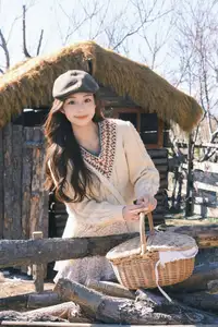 YiTuYu Vol.8531: A captivating glimpse of chickkii's sweet beauty and timeless vintage style-12