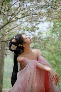 Coser Nnian as Begonia Fairy: Ethereal Beauty in a Fairytale Garden-7