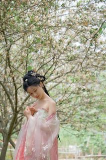 Coser Nnian as Begonia Fairy: Ethereal Beauty in a Fairytale Garden-24