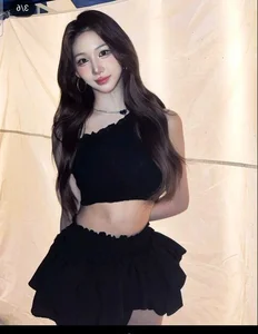 Radiant 15-Year-Old Idol Visuals: A Closer Look at Her Ethereal Stage Style-5