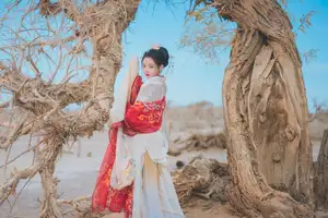 Coser Cherry Meow's 'Jinghong' Hanfu Photoshoot: Captivating Ancient Elegance-8