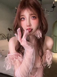 Ethereal Pink Aesthetic and Charisma of Coser kaOri-5