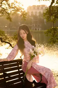 Captivating Vietnamese Beauty in Pink Ao Dai by the Lakeside at Sunset-11