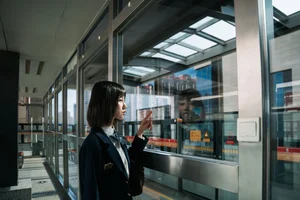 Urban Subway Portrait Photography: YiTuYu Art Language Vol.9127 Featuring Qi Qi in a Cinematic Metro Setting-5