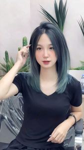 Beautiful Girl: Youthful Short Layered Hair & Dynamic Style - Beautiful Girl Photo-2