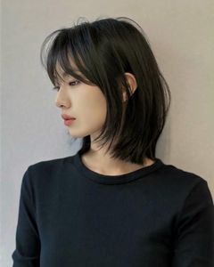 Beautiful Girl: Youthful Short Layered Hair & Dynamic Style - Beautiful Girl Photo-11