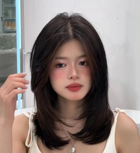 Beautiful Girl: Youthful Short Layered Hair & Dynamic Style - Beautiful Girl Photo-14