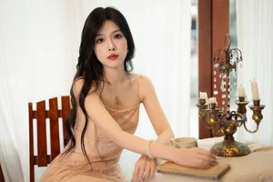Ethereal Pink Dreams: Xiao Wai Captivates in YiTuYu Art Language Vol.9096-14