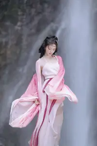 YiTuYu Vol8765 Yi Xiao Zhi Zhi Zhi Zhi Ethereal Pink Hanfu Beauty by the Waterfall-12